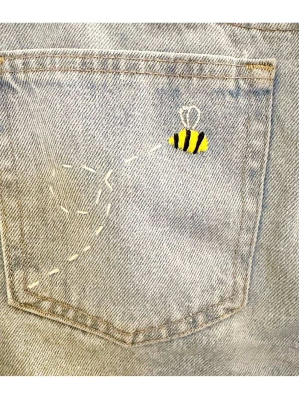 George Jeans Women 30x26 Light Wash Bumble Bee Floral Embroidery Cottagecore